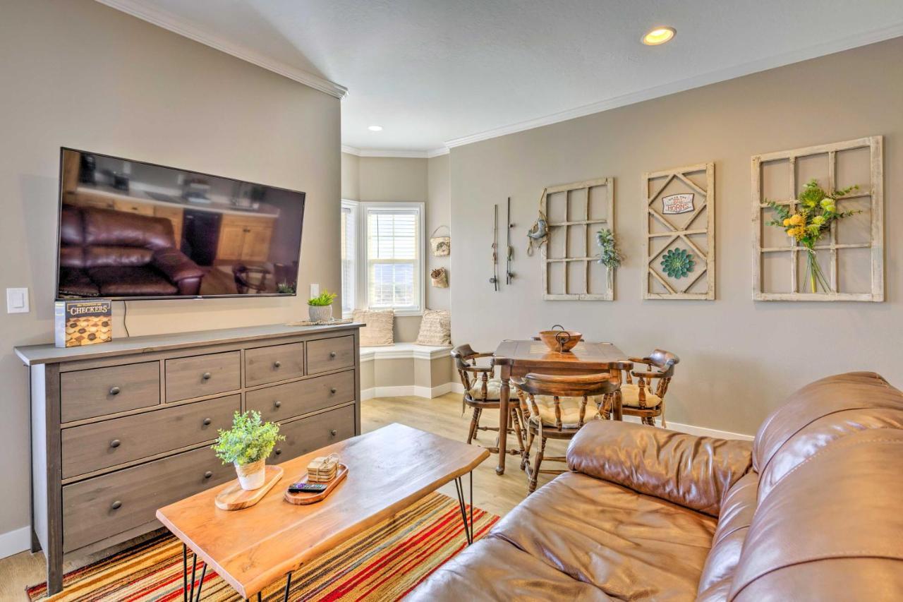 Large, Cozy Midway Studio With Mountain Views! Extérieur photo