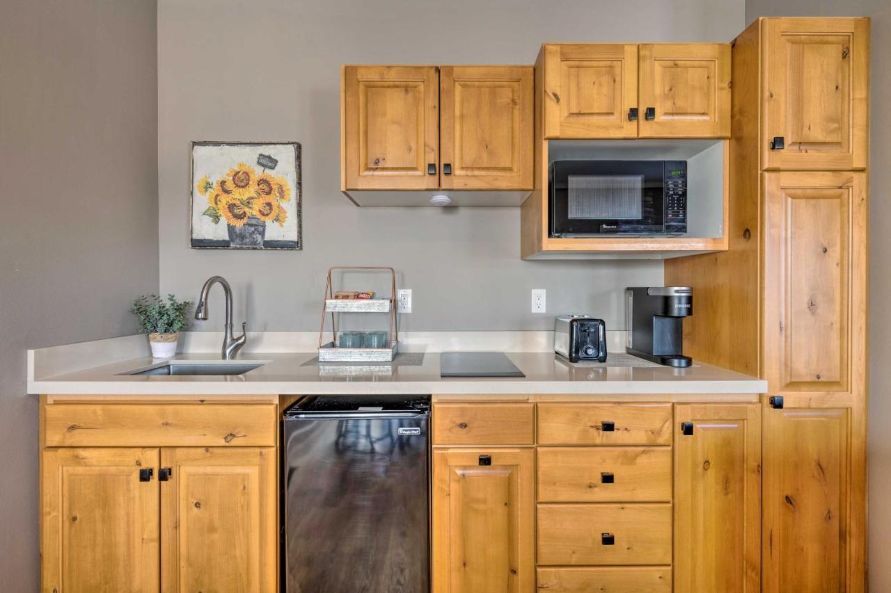 Large, Cozy Midway Studio With Mountain Views! Extérieur photo