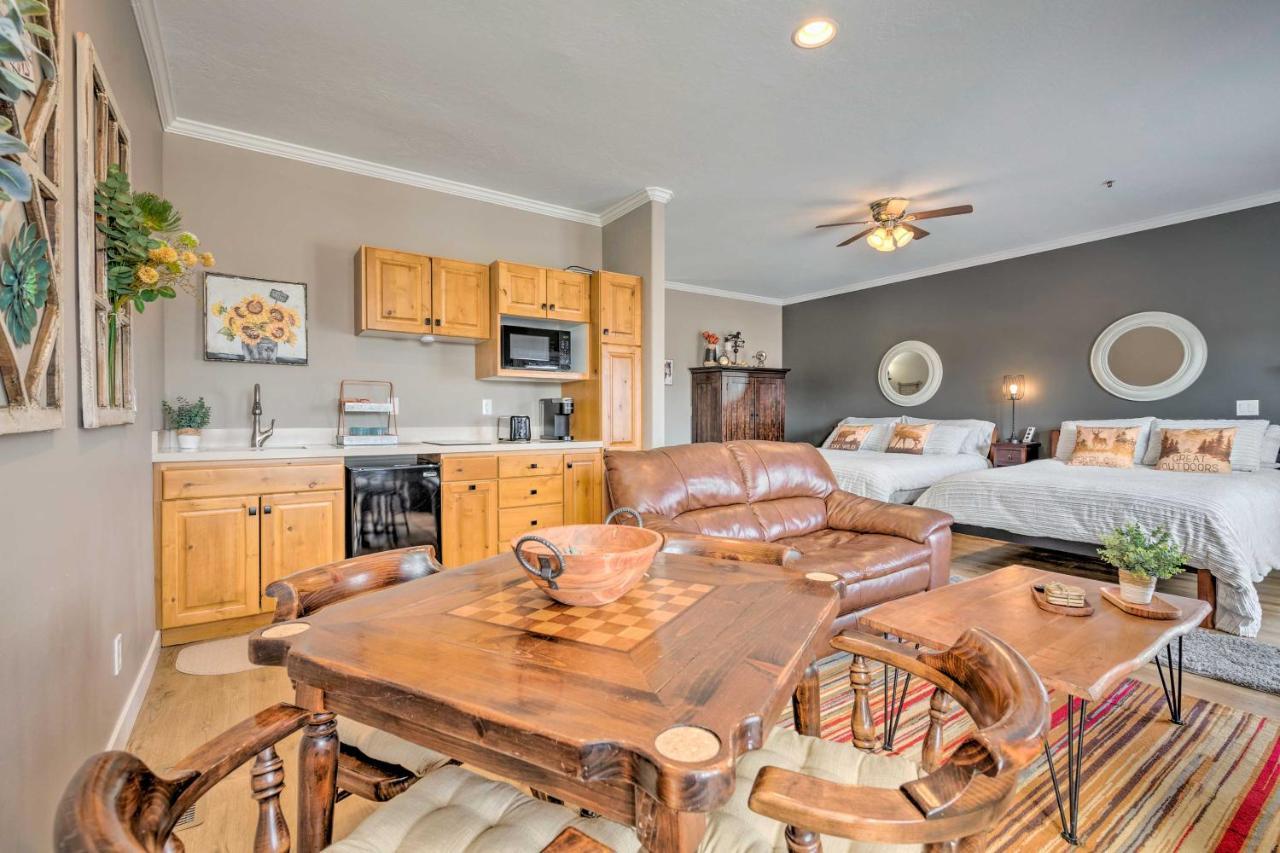 Large, Cozy Midway Studio With Mountain Views! Extérieur photo